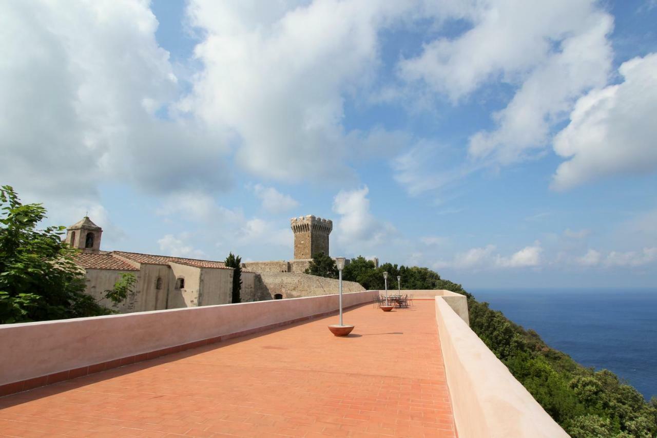 Castello Di Populonia Villa A Mare Exterior photo